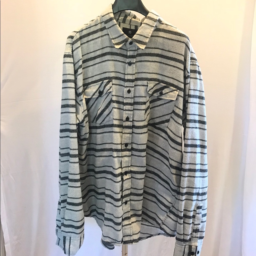 Shouthouse Long-Sleeve Button-Up